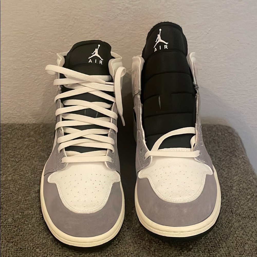 Jordan Men's Gray and White Sneakers